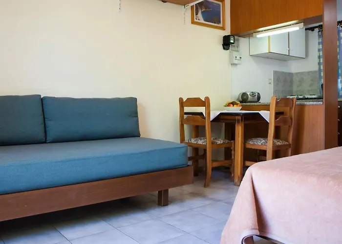 Summer Garden Αpartments & Studios